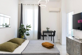 Stylish Modern Studio near Train Station